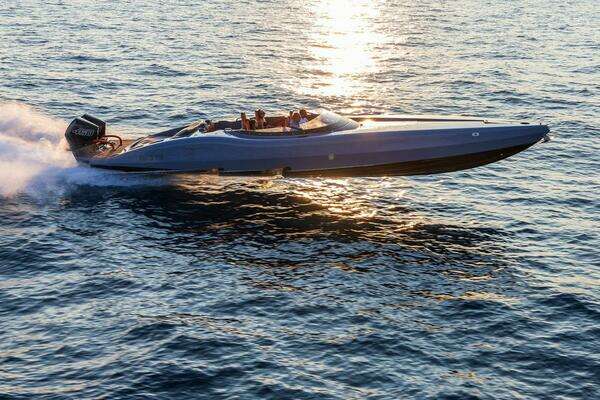 Photo of the 2027 Canados 411 Gladiator Carbon Series