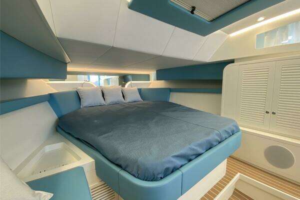 Photo of the 2027 Canados Gladiator 431 Walk-around