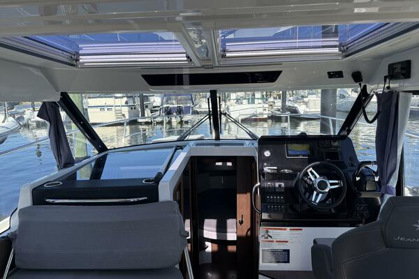 34ft Jeanneau Yacht For Sale