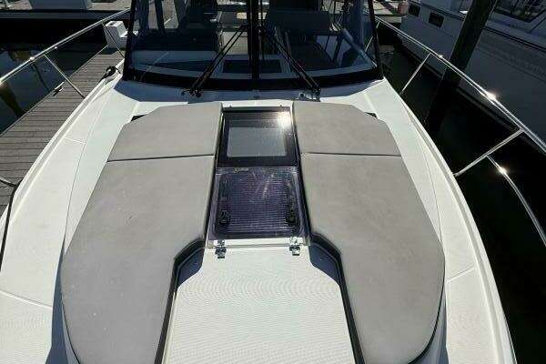 Jeanneau NC 1095 Yacht For Sale
