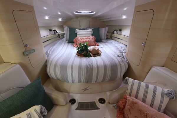 38ft Intermarine Yacht For Sale