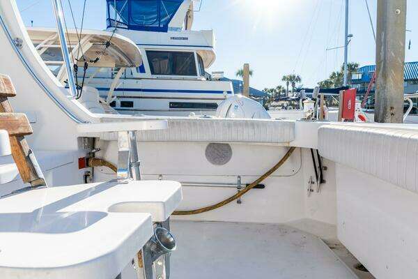 2004 Luhrs 36