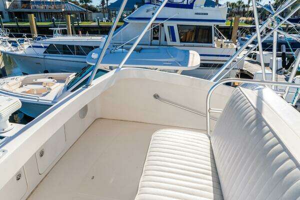 2004 Luhrs 36