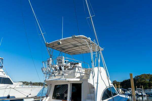 2004 Luhrs 36