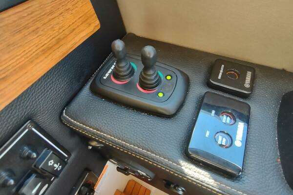 Cutwater C-32 Coupe Yacht For Sale