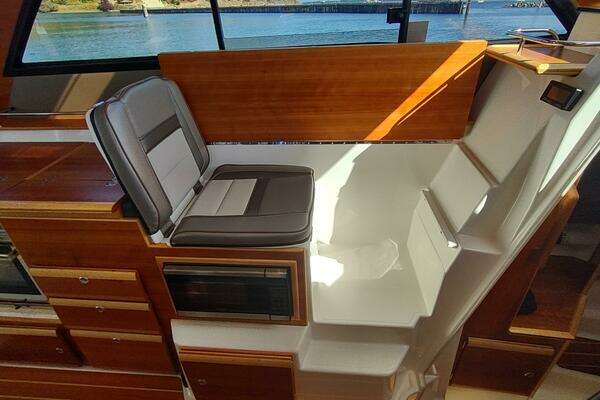 Cutwater C-32 Coupe Yacht For Sale