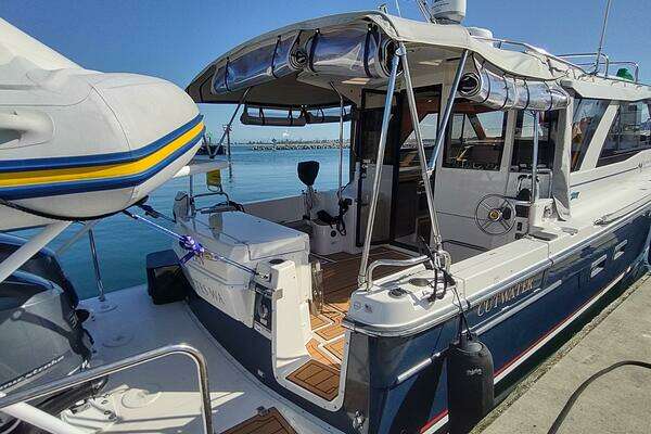 Cutwater C-32 Coupe Yacht For Sale