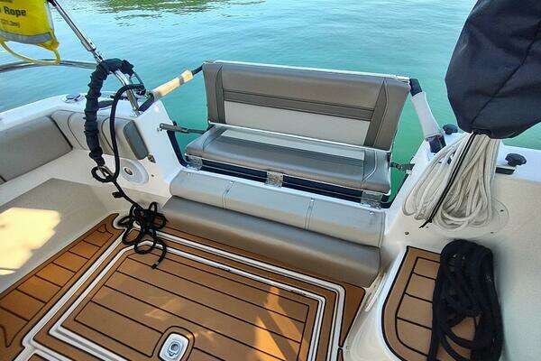 Cutwater C-32 Coupe Yacht For Sale