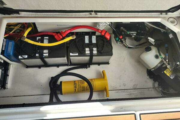 Cutwater C-32 Coupe Yacht For Sale