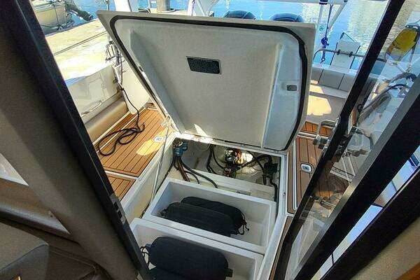Cutwater C-32 Coupe Yacht For Sale