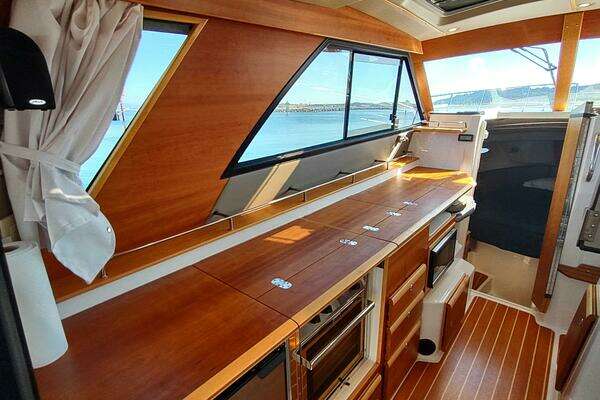 Cutwater C-32 Coupe Yacht For Sale