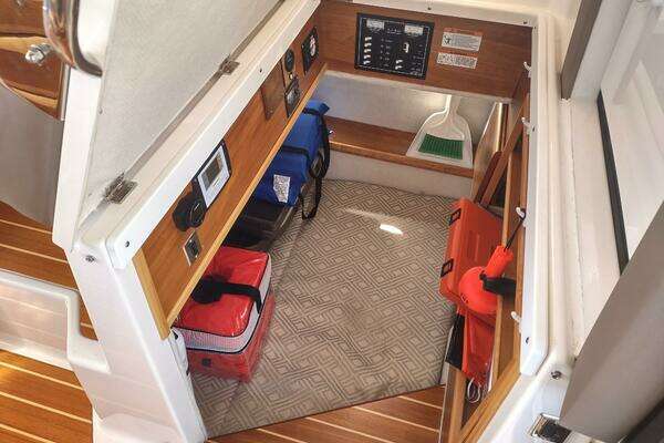 Cutwater C-32 Coupe Yacht For Sale