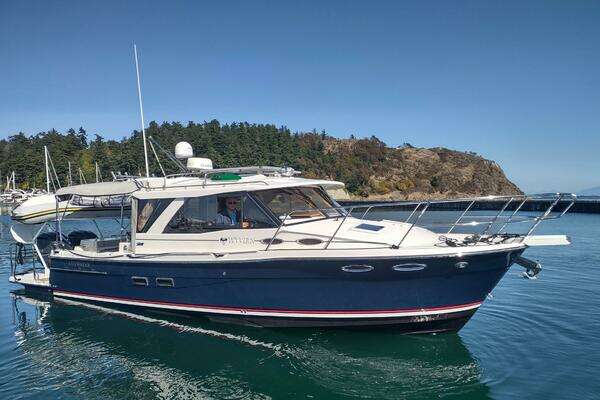 32-ft-Cutwater-2020-C-32 Coupe-Wyvern Anacortes Washington United States  yacht for sale