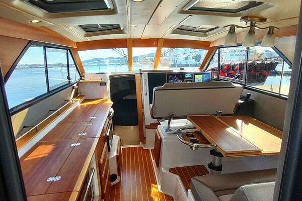 Cutwater C-32 Coupe Yacht For Sale