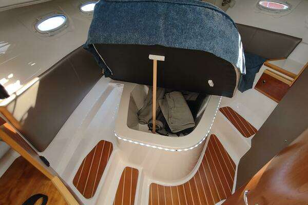 Cutwater C-32 Coupe Yacht For Sale