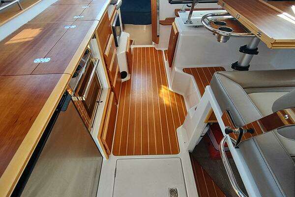 Cutwater C-32 Coupe Yacht For Sale