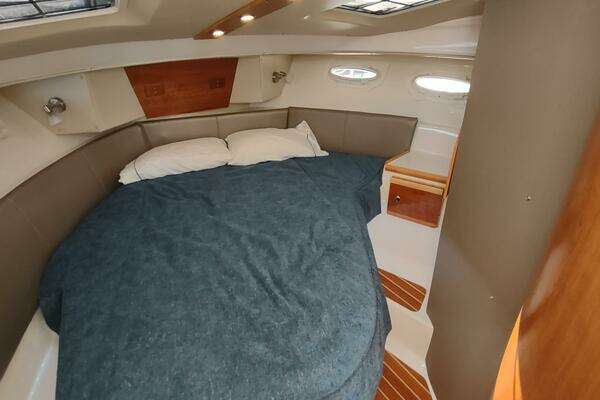 Cutwater C-32 Coupe Yacht For Sale