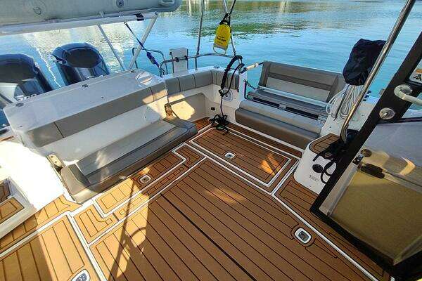 Cutwater C-32 Coupe Yacht For Sale