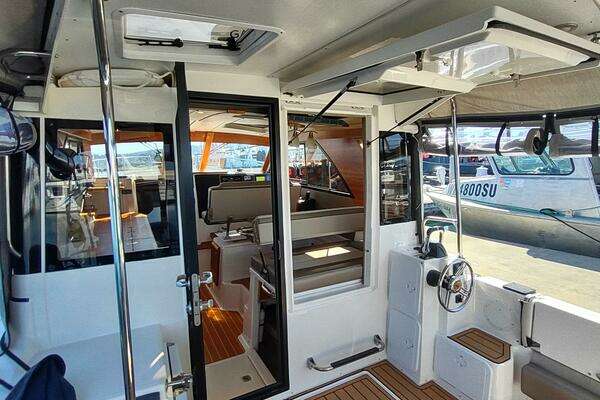 Cutwater C-32 Coupe Yacht For Sale