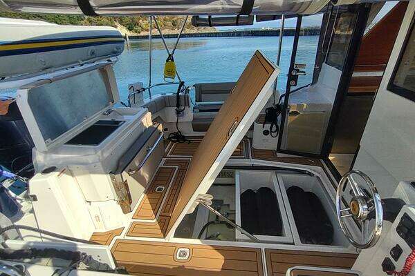 Cutwater C-32 Coupe Yacht For Sale