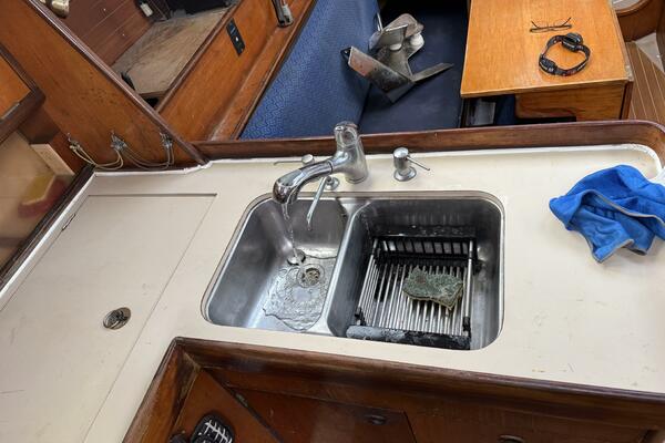 Zeiggy 35ft Beneteau Yacht For Sale