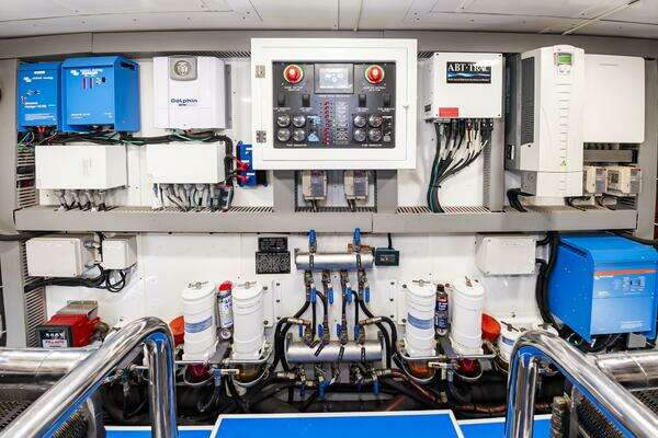 Johnson 93 Flybridge Yacht For Sale