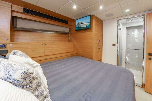 Johnson 93 Flybridge Yacht For Sale