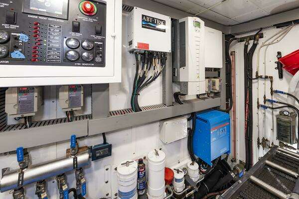 Johnson 93 Flybridge Yacht For Sale