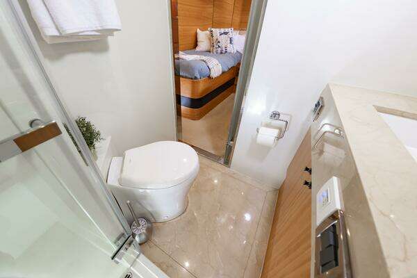 Johnson 93 Flybridge Yacht For Sale