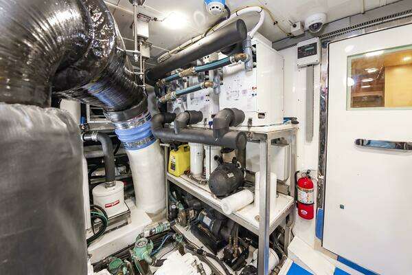 Johnson 93 Flybridge Yacht For Sale