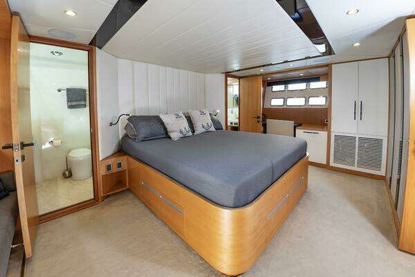 Johnson 93 Flybridge Yacht For Sale