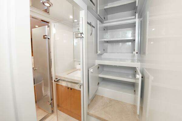 Johnson 93 Flybridge Yacht For Sale