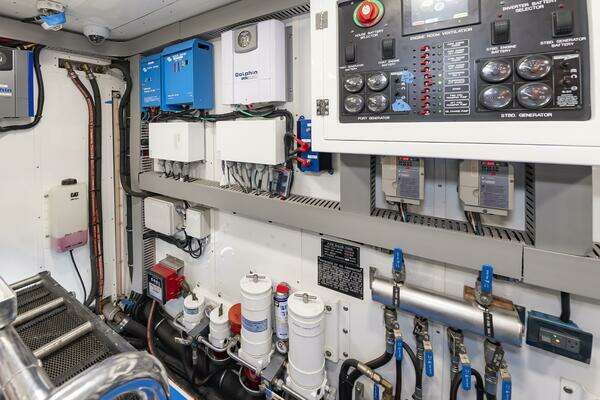 Johnson 93 Flybridge Yacht For Sale