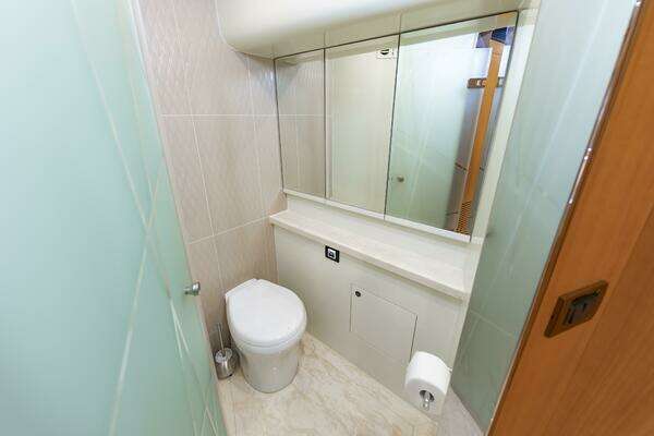 Johnson 93 Flybridge Yacht For Sale