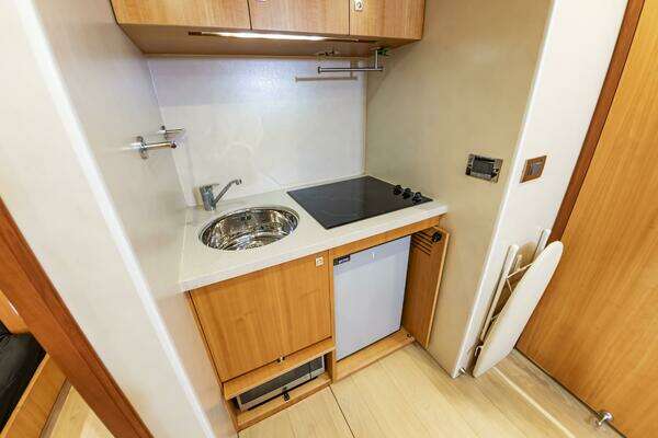 Johnson 93 Flybridge Yacht For Sale