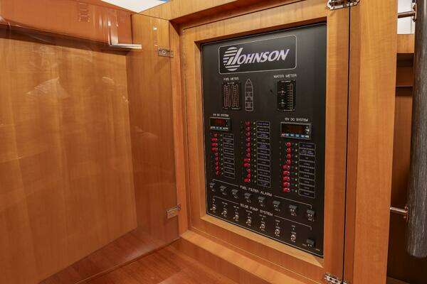 Johnson 93 Flybridge Yacht For Sale