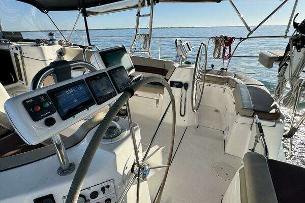 Hunter  Yacht For Sale