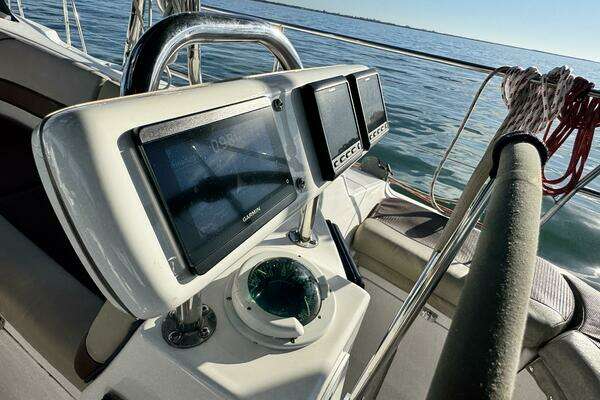 Hunter  Yacht For Sale