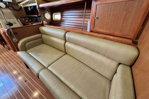 Hunter  Yacht For Sale