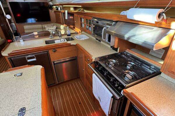 Hunter  Yacht For Sale