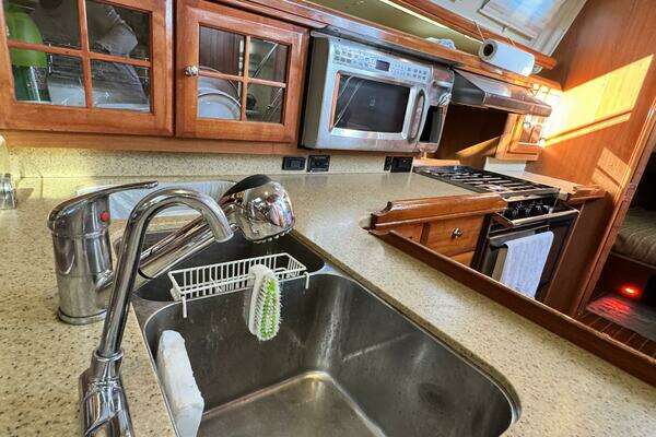 Hunter  Yacht For Sale