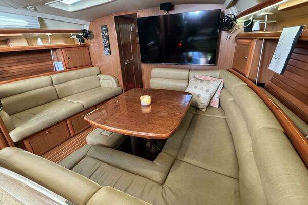 Hunter  Yacht For Sale