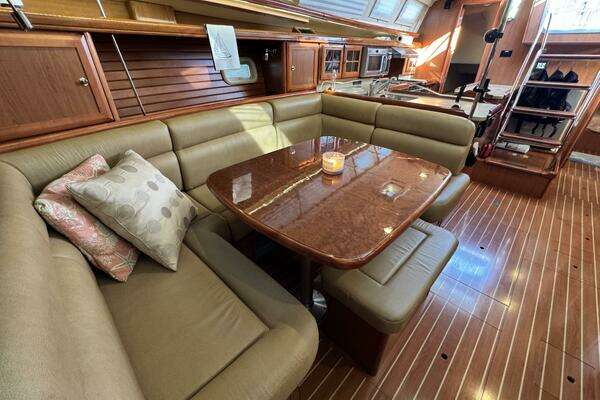 Hunter  Yacht For Sale
