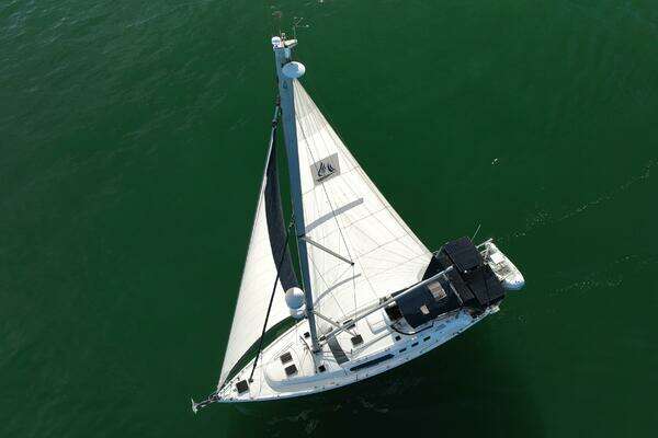 Hunter  Yacht For Sale