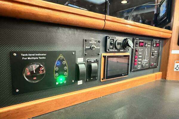 Hunter  Yacht For Sale