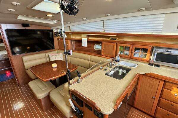 Hunter  Yacht For Sale