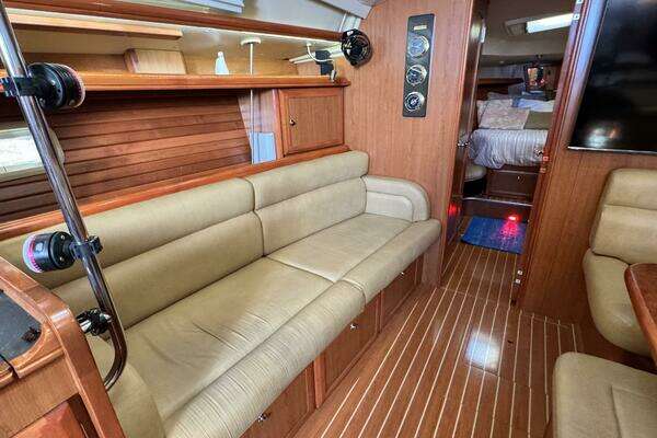 Hunter  Yacht For Sale