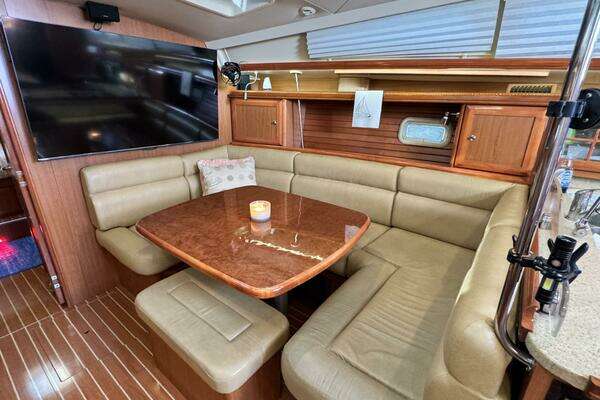 Hunter  Yacht For Sale