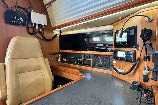 Hunter  Yacht For Sale