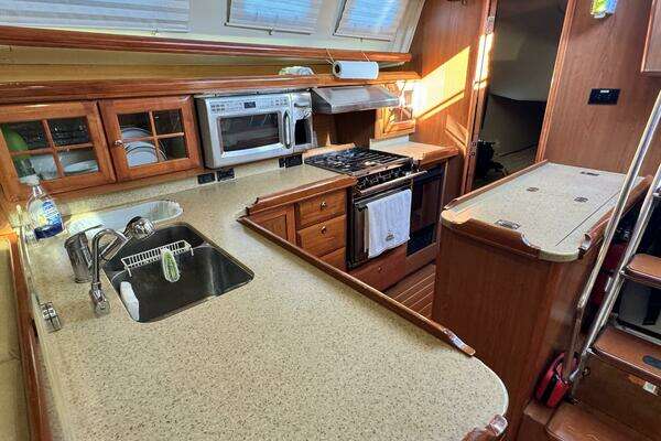 Hunter  Yacht For Sale